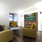 מלון דירות Tyrol 4*