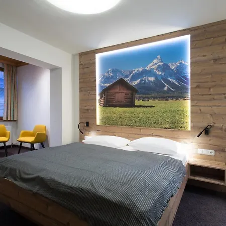 Tyrol Ξενοδοχείο με διαμερίσματα 4*