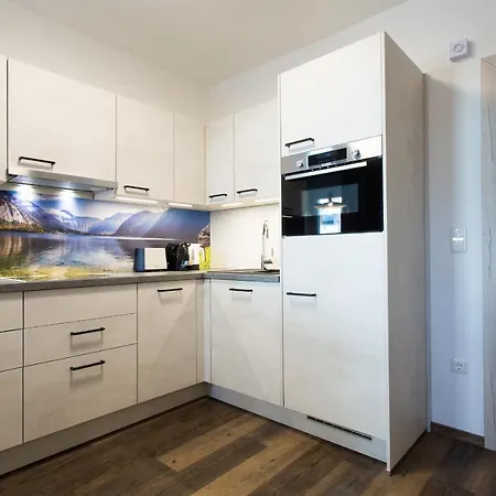 Ξενοδοχείο με διαμερίσματα Tyrol 4*